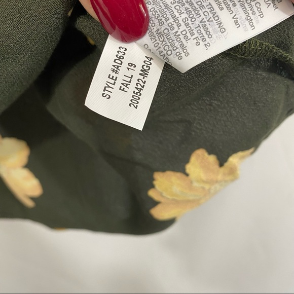 Madewell Rhyme Short Sleeve Keyhole Blouse Top in Fall Flowers - Picture 11 of 11